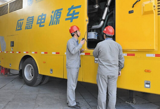 卓资如何清理被灰尘覆盖的机油散热器？